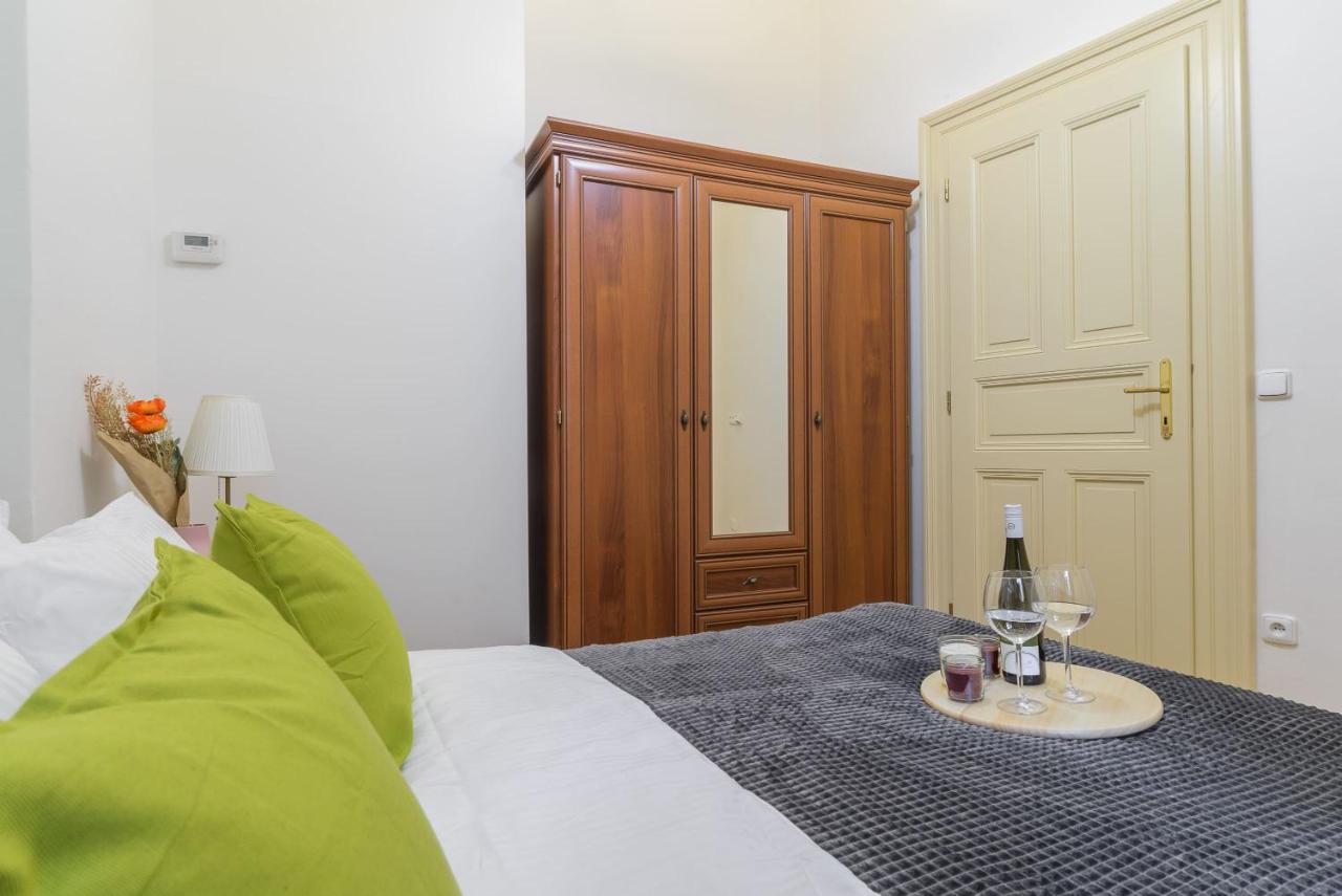 Cozy Apartment Near Stefanikuv Most Praha Bagian luar foto