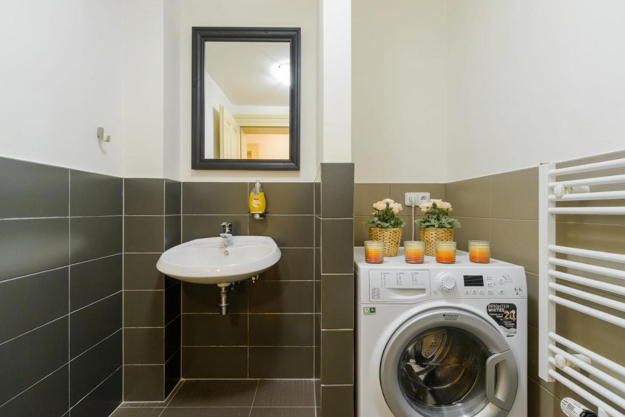 Cozy Apartment Near Stefanikuv Most Praha Bagian luar foto