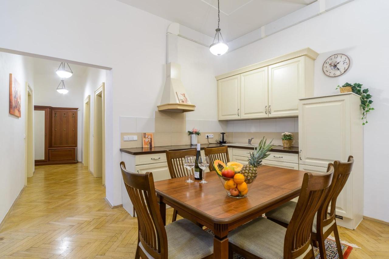 Cozy Apartment Near Stefanikuv Most Praha Bagian luar foto