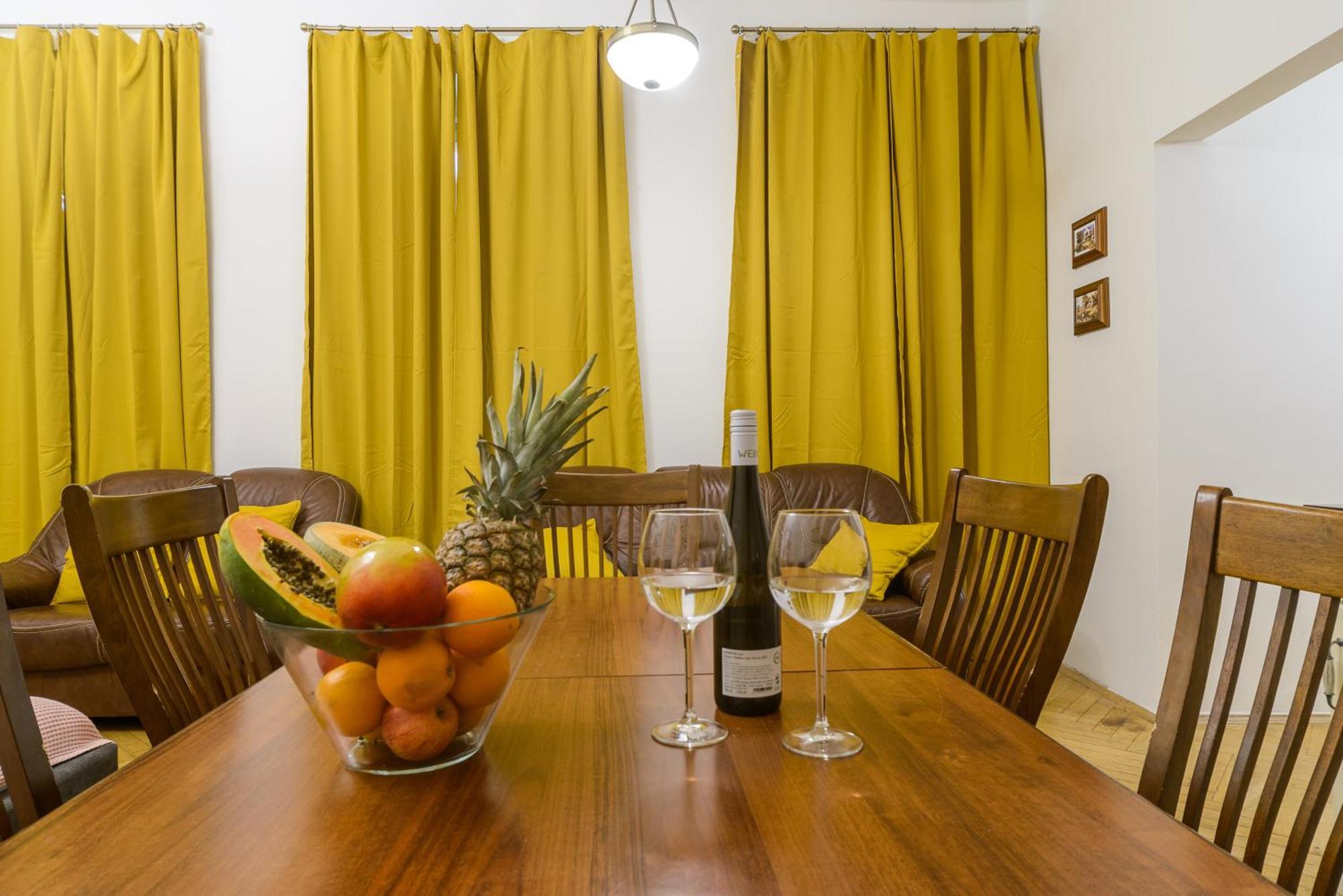 Cozy Apartment Near Stefanikuv Most Praha Bagian luar foto